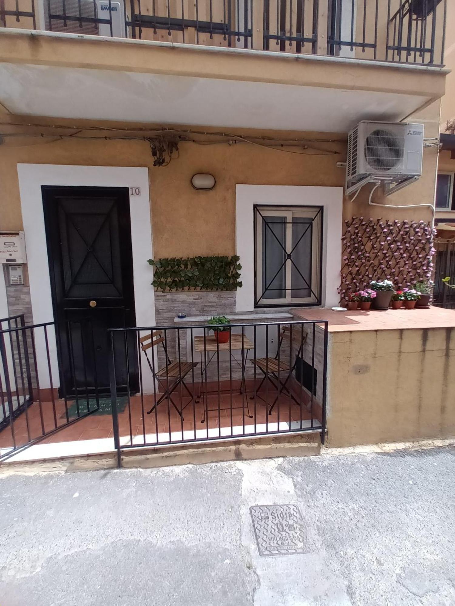 Le Case Del Cortile Catania Bagian luar foto