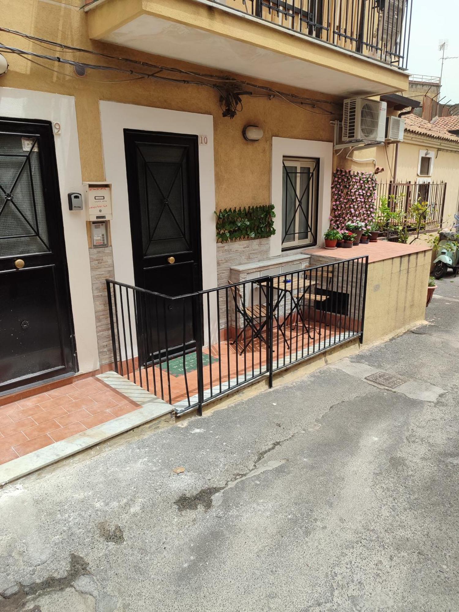 Le Case Del Cortile Catania Bagian luar foto