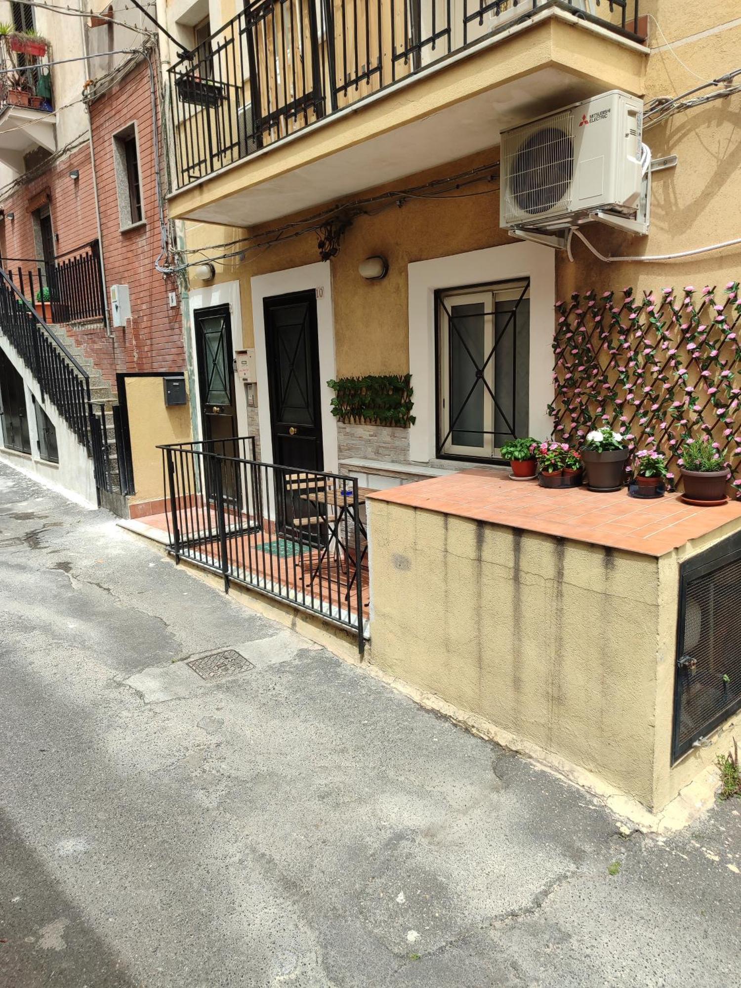 Le Case Del Cortile Catania Bagian luar foto